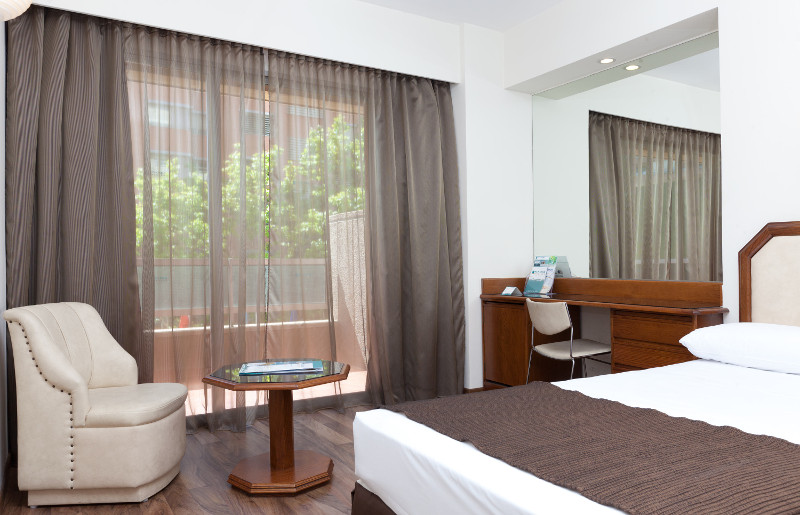 410_alta_senatorbarajas Habitación Dos Camas.jpg